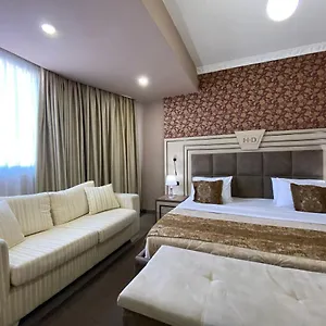 Deluxe 4*, Tirana Albanië